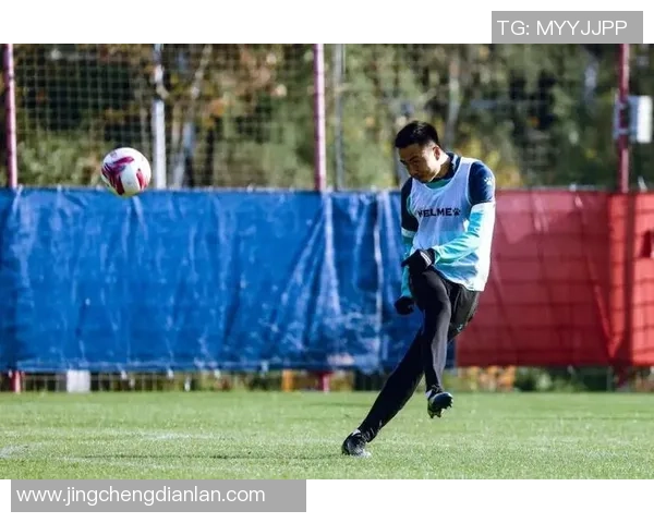 成都羽毛球队在邀请赛中以66分稳居积分榜首位展现强劲实力